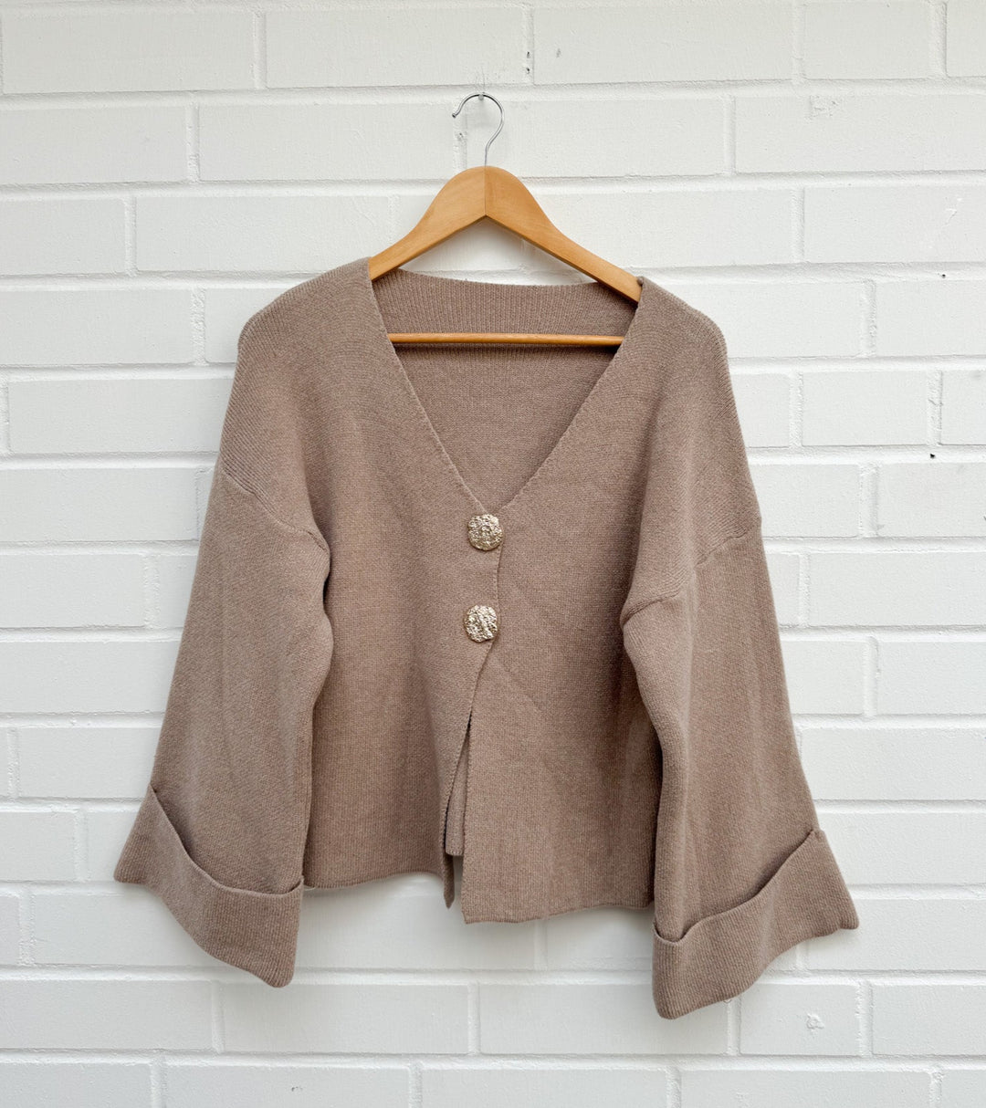 STRICKJACKE mit goldenen Knöpfen - versch. Farben