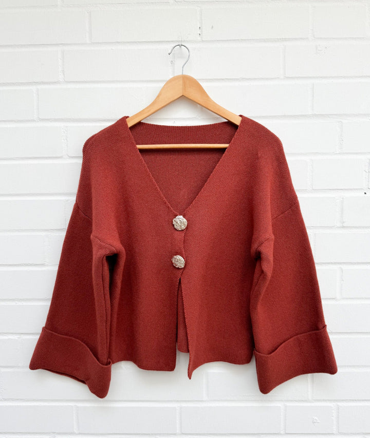 STRICKJACKE mit goldenen Knöpfen - versch. Farben