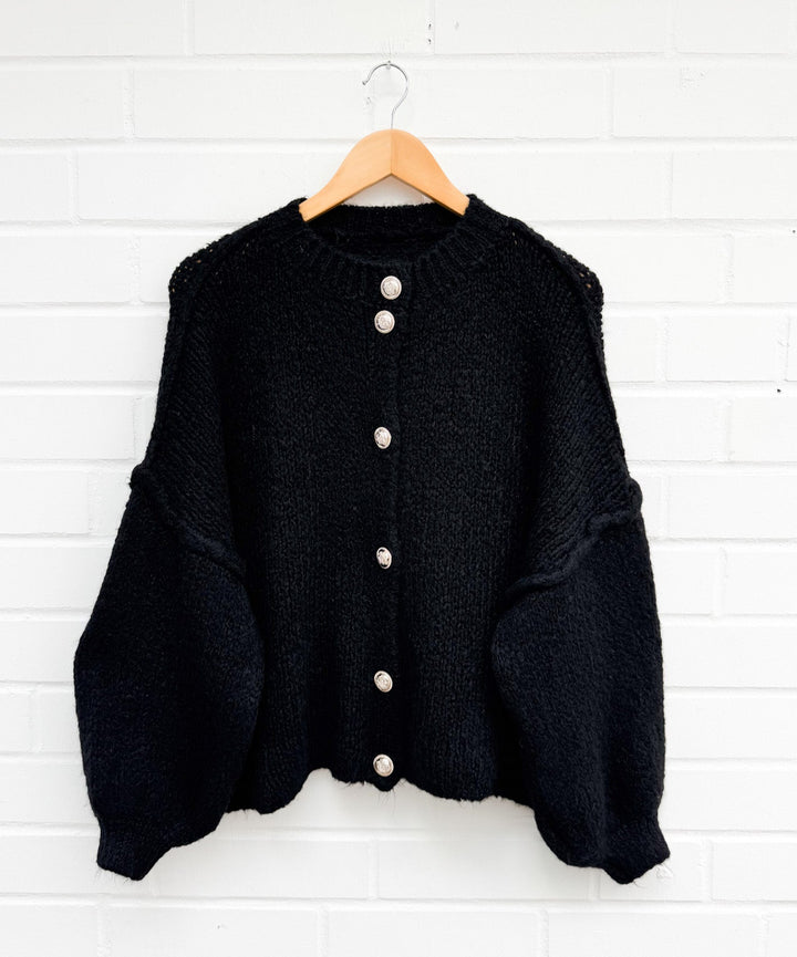 KURZE STRICKJACKE MAIRA - schwarz