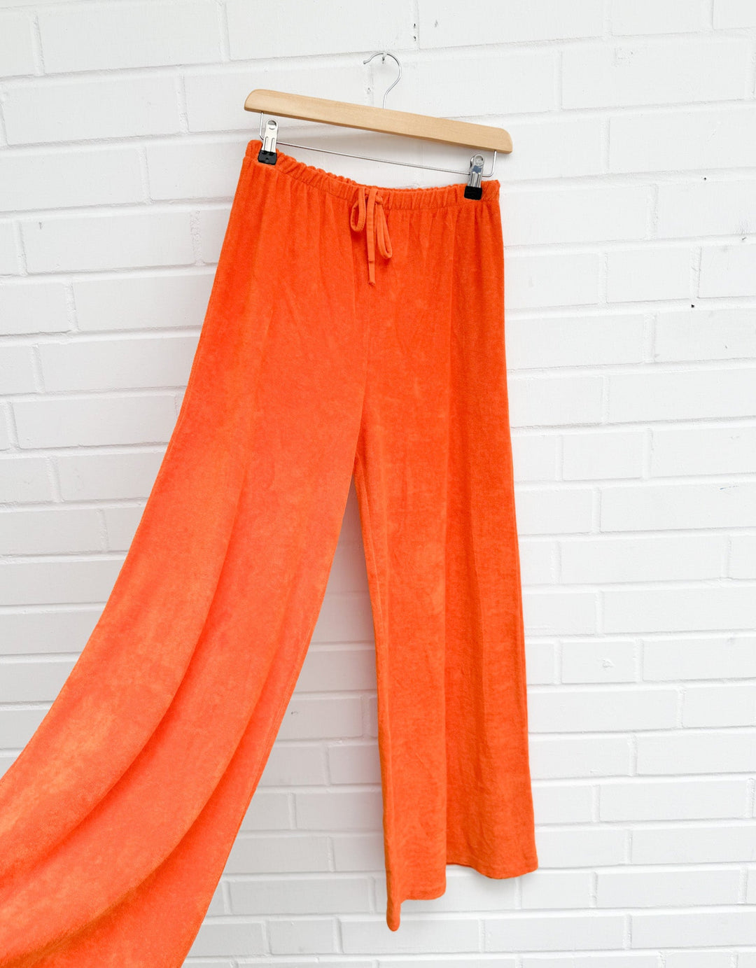 LOCKERE NICKI HOSE - versch. Farben
