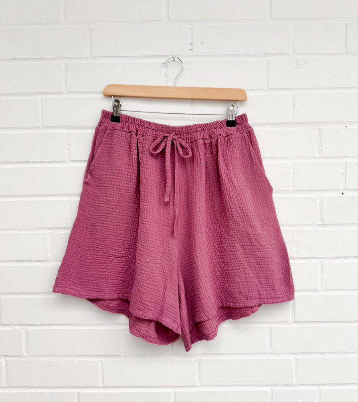 CURVY MUSSELIN SHORTS - versch. Farben