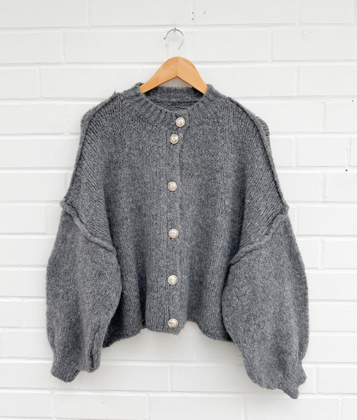 KURZE STRICKJACKE MAIRA - dunkelgrau