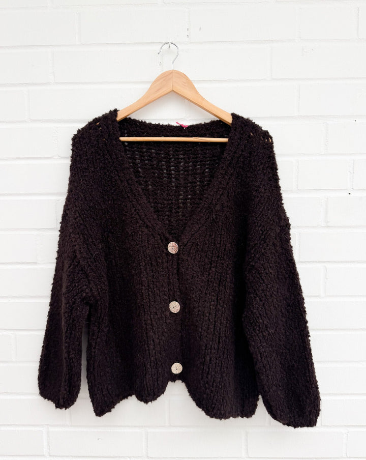 BOUCLE STRICKJACKE mit goldenen Knöpfen - Versch. Farben