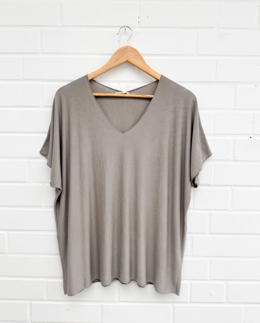 BASIC T-SHIRT aus Viskose - versch. Farben