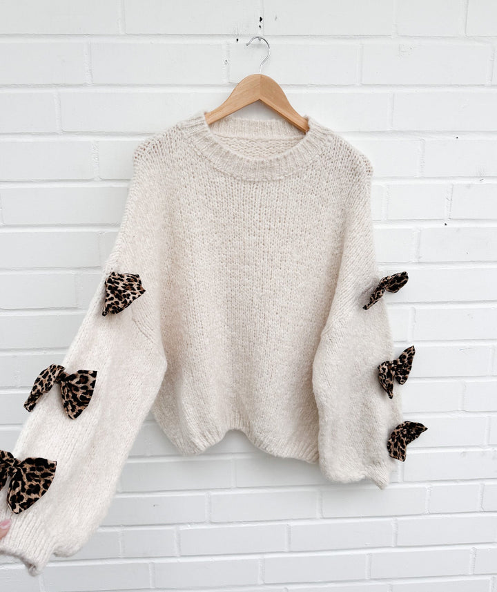 STRICKPULLOVER mit Leo Schleifen - versch. Farben