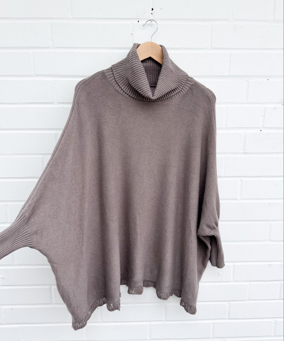 OVERSIZE ROLLKRAGEN PULLOVER mit Fransen- versch. Farben