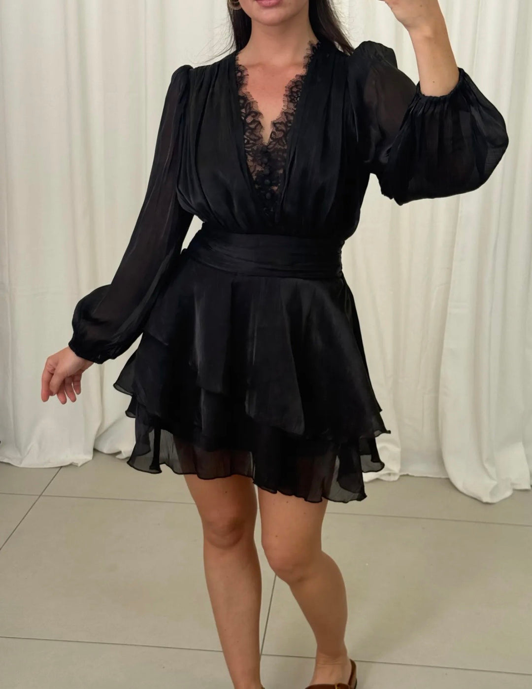 SATINOPTIK KLEID mit Spitze - schwarz
