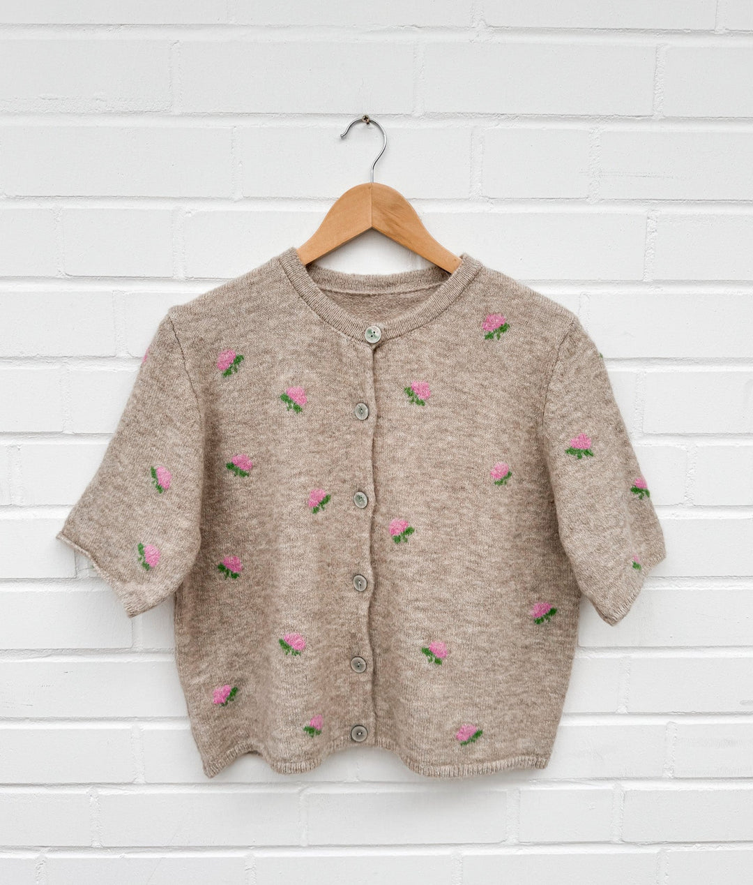 KURZARM FLOWER STRICKJACKE - taupe