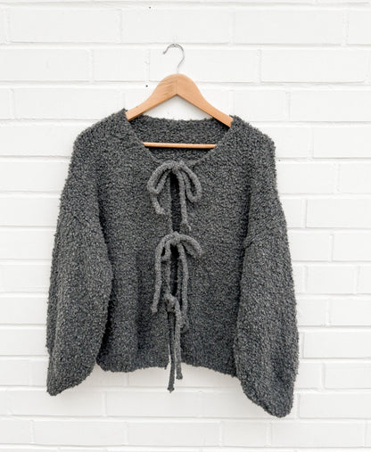 BOUCLE SCHLEIFEN STRICKJACKE - versch. Farben