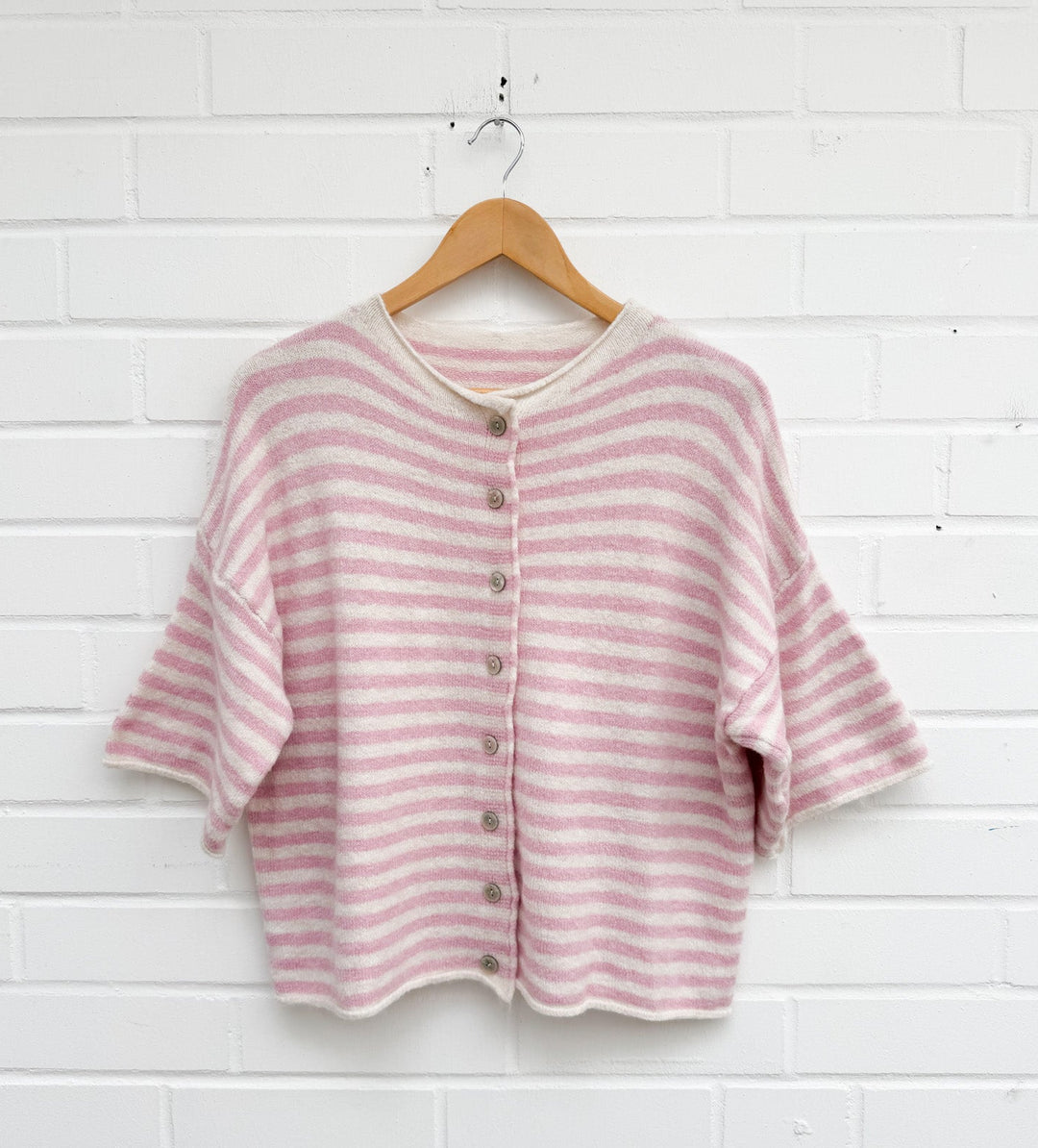 GESTREIFTE KURZARM STRICKJACKE ROSI - versch. Farben