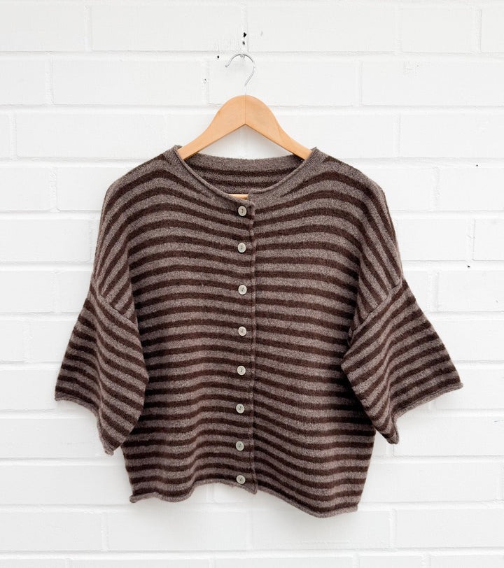 GESTREIFTE KURZARM STRICKJACKE ROSI - versch. Farben