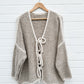 STRICKJACKE MIT DREI SCHLEIFEN - taupe