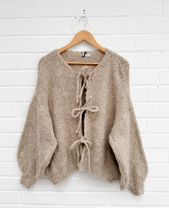 SCHLEIFEN STRICKJACKE LINDA - versch. Farben