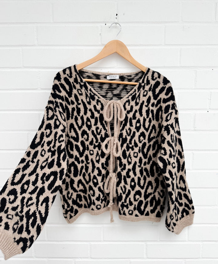 LEO SCHLEIFEN STRICKJACKE - versch. Farben