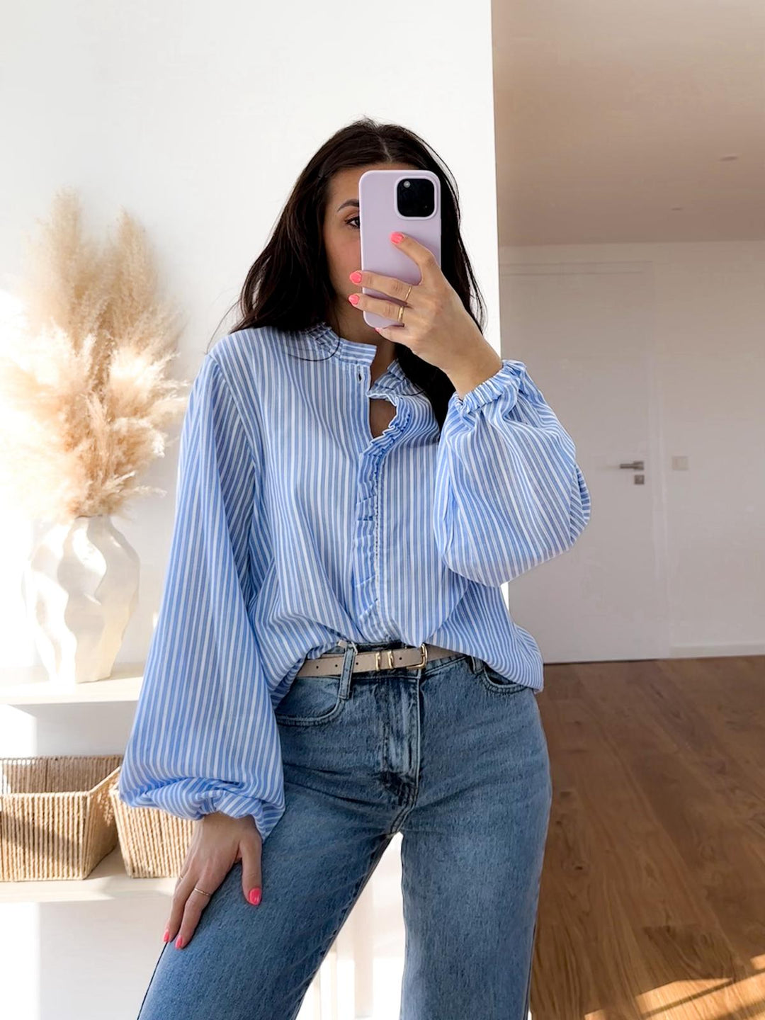 GESTREIFTE BLUSE mit Rüschen - hellblau/weiß